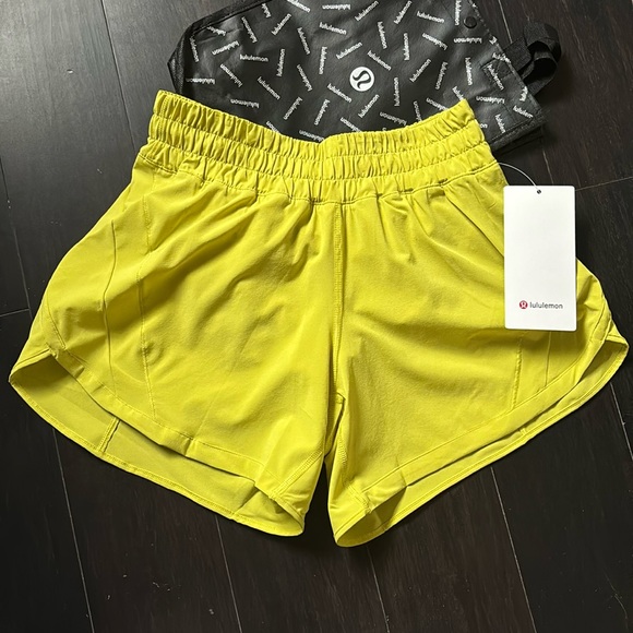 LULULEMON TRACK THAT MR SHORTS 5” IN YELLOW SERPENTINE (YLSR) SZ 6,8 NWT RARE! - Picture 2 of 11